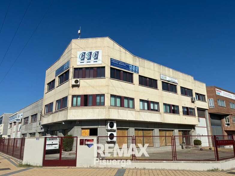 Calle Titanio, 38, Valladolid, Valladolid to rent - Building Photo - Image 3 of 51