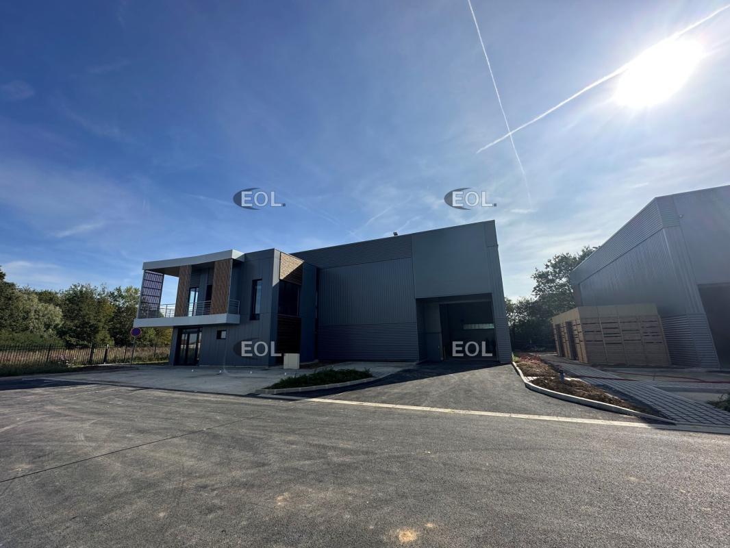 Light Industrial in Chanteloup-en-Brie to rent Building Photo- Image 1 of 9
