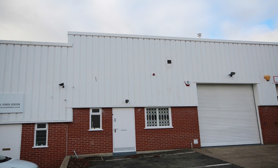 Northbrook Clos, Worcester to rent - Building Photo - Image 3 of 19
