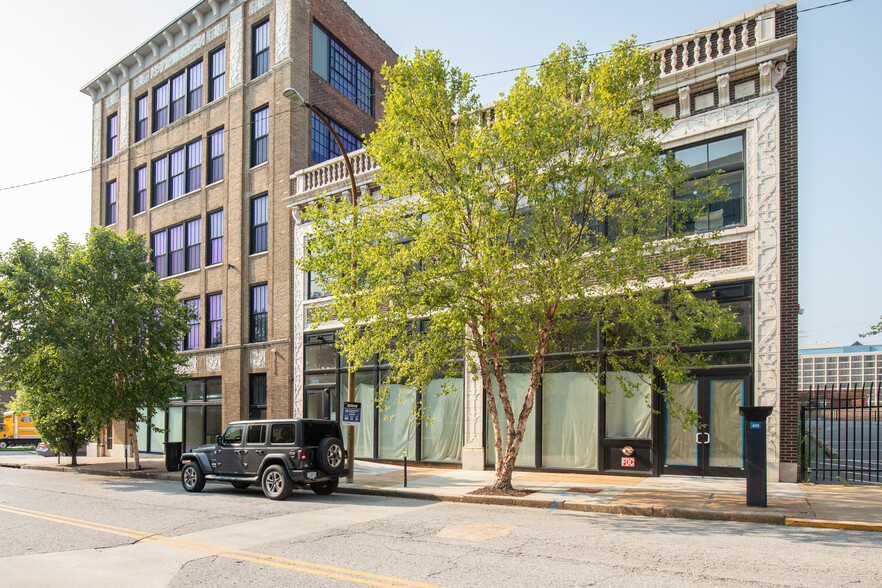 2206 Locust St, Saint Louis, MO for rent - Building Photo - Image 1 of 59