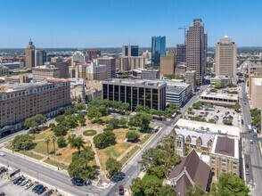 711 Navarro St, San Antonio, TX - AERIAL  map view