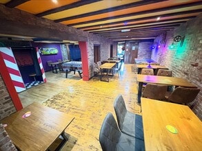 12 Queen St, Louth to rent Interior Photo- Image 1 of 16