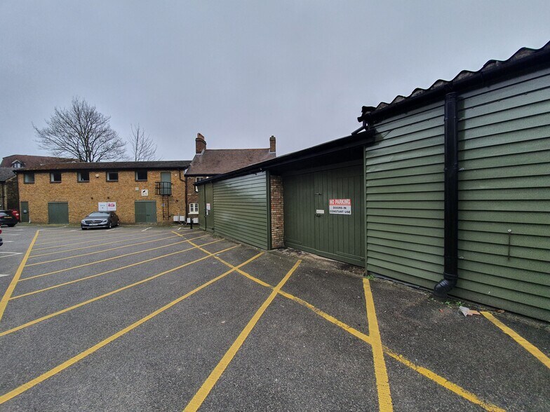 Buckland Rd, Maidstone to rent - Building Photo - Image 3 of 8