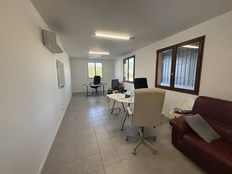 Light Industrial in Le Pontet to rent - Building Photo - Image 2 of 4
