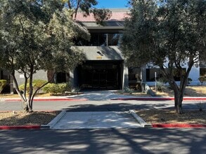 2755-2795 E Desert Inn Rd, Las Vegas, NV to rent Building Photo- Image 1 of 7