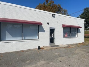 332-338 Rip Rap Rd, Hampton, VA for rent Building Photo- Image 1 of 17