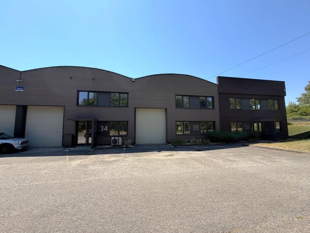 Light Industrial in Dardilly to rent Building Photo- Image 1 of 11