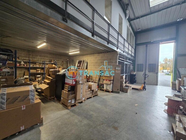 Industrial in Saint-Thibault-des-Vignes for sale - Interior Photo - Image 1 of 17