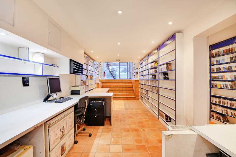 34 Place Henri Neveu, Colombes for sale - Interior Photo - Image 2 of 12