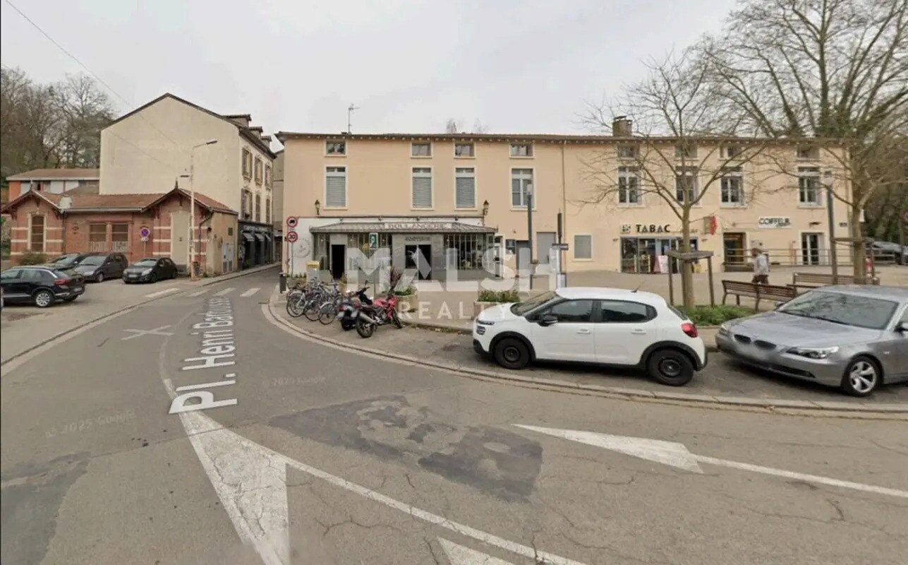 Retail in Lyon to rent Building Photo- Image 1 of 3