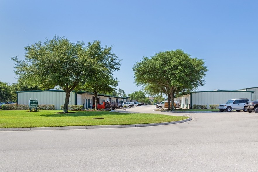 8802 Corporate Square Ct, Jacksonville, FL for rent - Primary Photo - Image 1 of 24