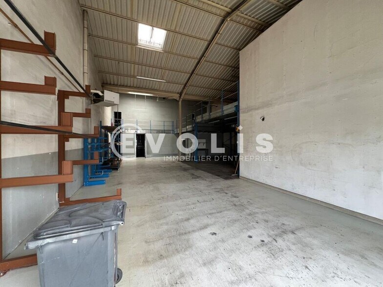 5 Avenue Lionel Terray, Meyzieu for sale - Interior Photo - Image 3 of 15