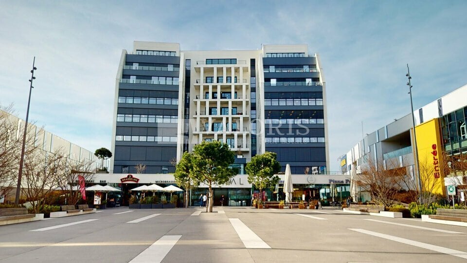 Office in Vénissieux to rent - Building Photo - Image 3 of 9