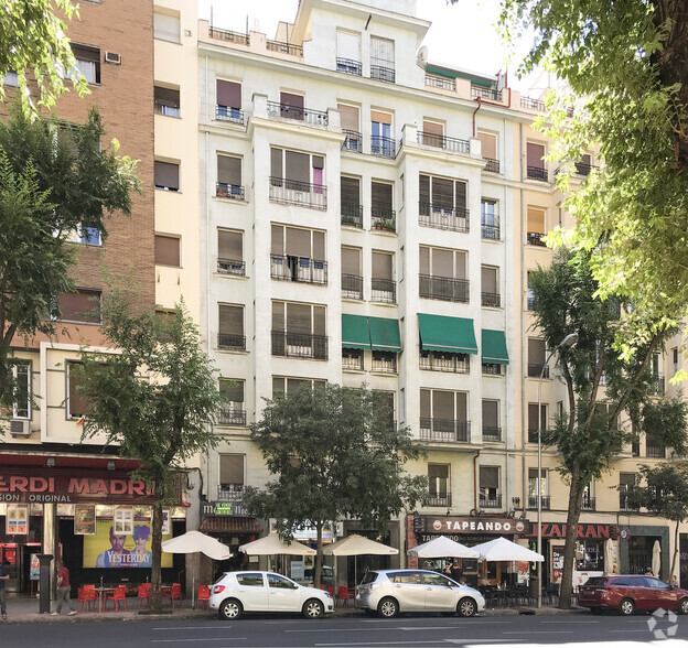 Retail in Madrid, MAD for rent - Primary Photo - Image 1 of 2