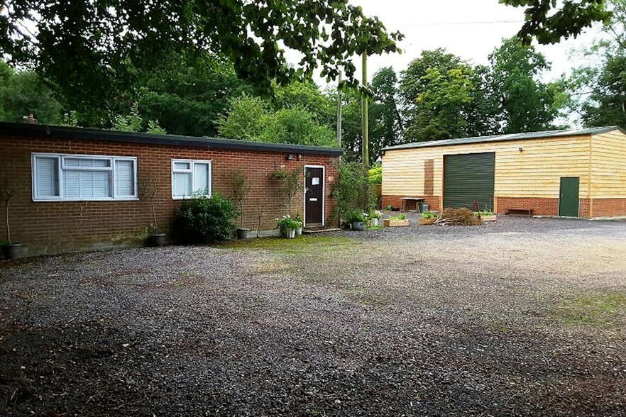 Bagmore Ln, Basingstoke for rent - Building Photo - Image 1 of 2