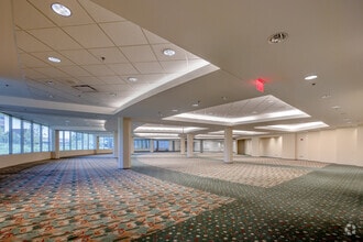 4 Overlook Pt, Lincolnshire, IL to rent Interior Photo- Image 2 of 3