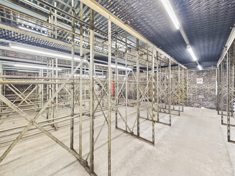 87-89 Whitesands, Dumfries to rent - Interior Photo - Image 3 of 6