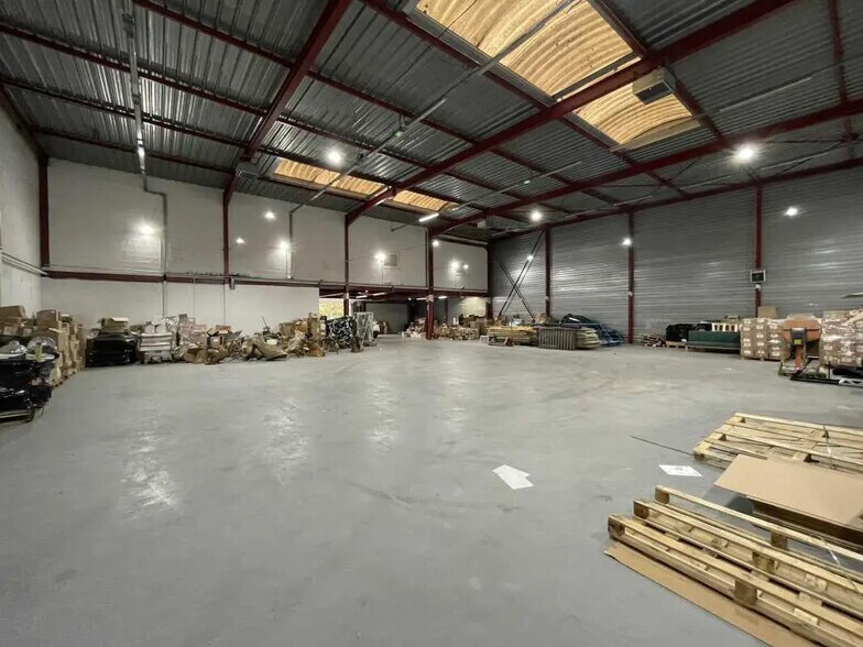 Light Industrial in Créteil to rent - Interior Photo - Image 3 of 14