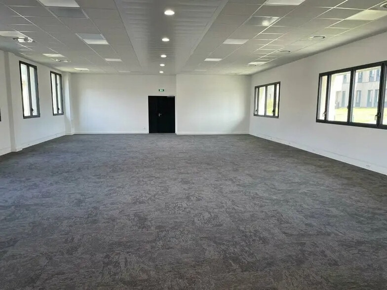 Office in Vénissieux for sale - Interior Photo - Image 3 of 12