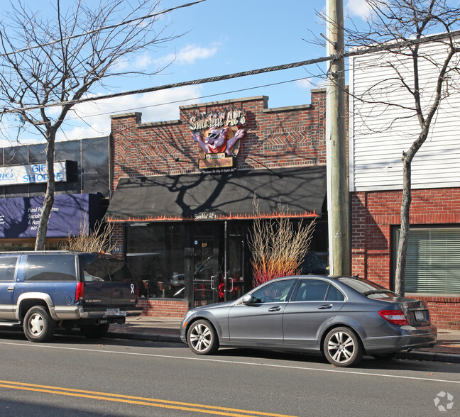 19 W Main St, Bay Shore, NY for rent - Primary Photo - Image 1 of 2