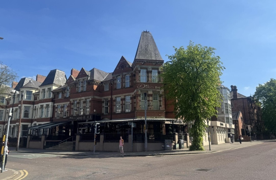 65 University Ave, Belfast for sale Primary Photo- Image 1 of 2