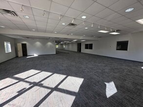 6358 Pinemont Dr, Houston, TX to rent Interior Photo- Image 1 of 18