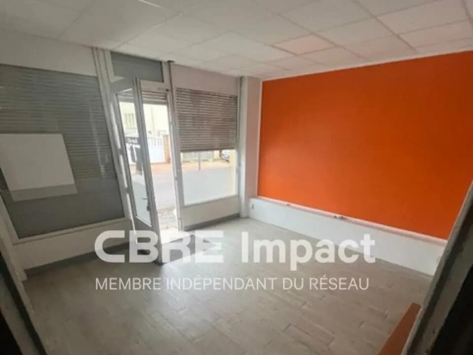 Location Commerce 71 m² - Photo 1