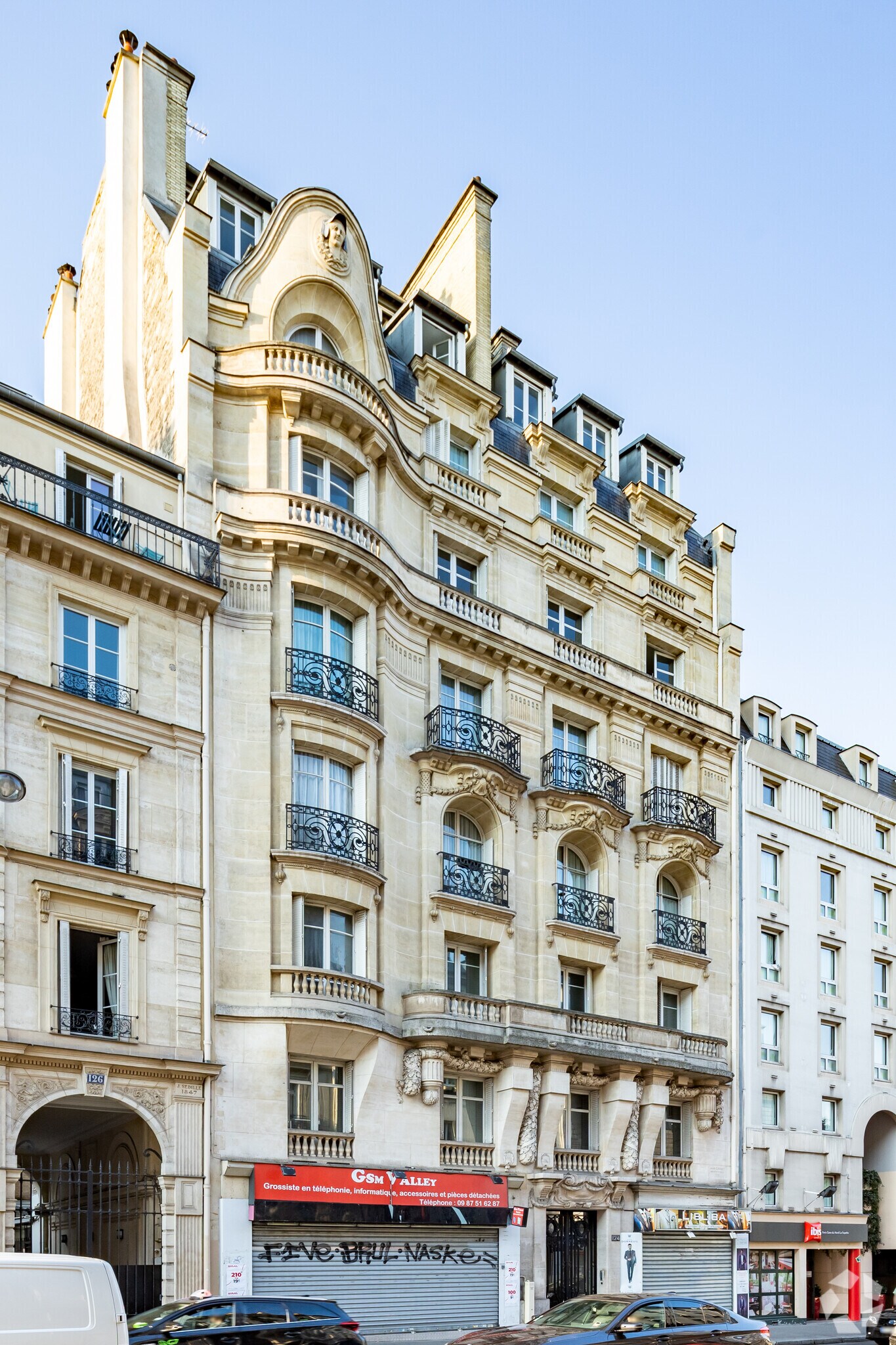 Retail in Paris to rent Primary Photo- Image 1 of 2