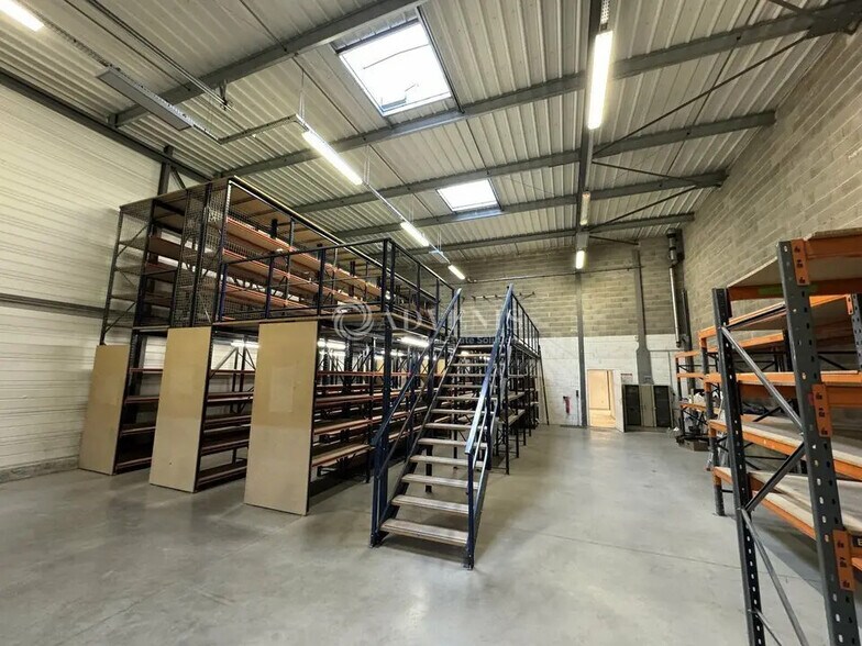 Light Industrial in Ostwald to rent - Primary Photo - Image 3 of 9