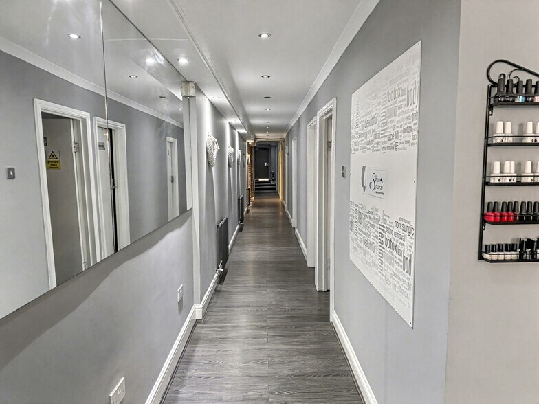 96 Snakes Ln E, Woodford Green for sale - Building Photo - Image 3 of 12