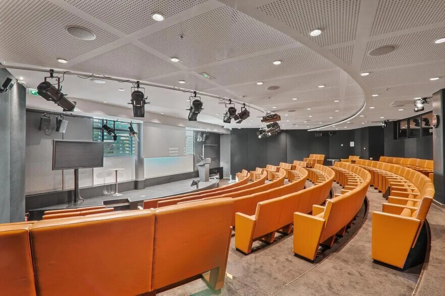 3 Rue Joseph Monier, Rueil-Malmaison to rent - Building Photo - Image 2 of 15