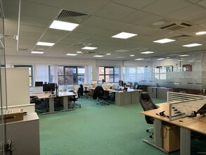 10 Stonefield Way, Ruislip to rent Interior Photo- Image 2 of 2