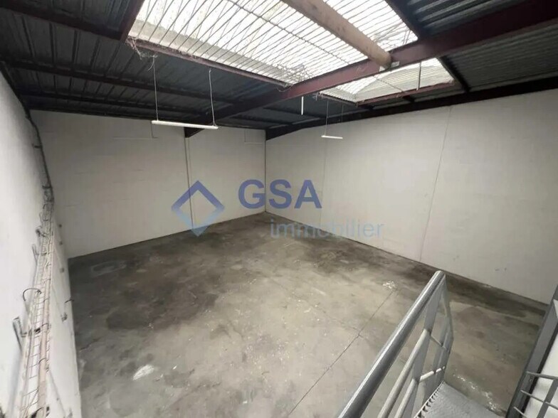 Light Industrial in Lisses to rent - Interior Photo - Image 3 of 8