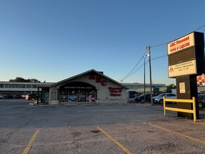 6425 E Central Ave, Wichita, KS for rent Building Photo- Image 2 of 13