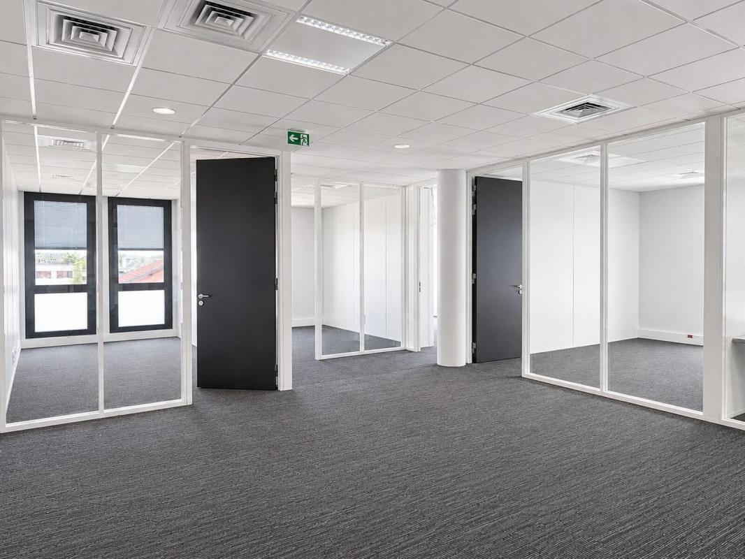 Office in Villeurbanne to rent Interior Photo- Image 1 of 18