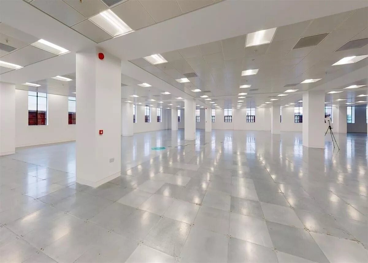 The Headrow, Leeds to rent Building Photo- Image 1 of 10