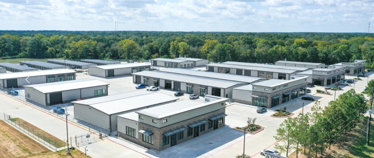 6427 Highway 105, Conroe, TX to rent Building Photo- Image 1 of 4