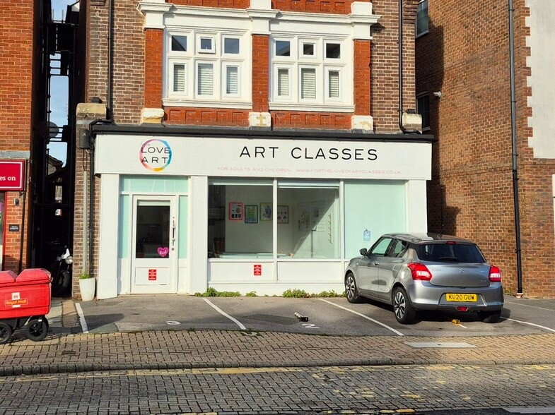 416-418 Lymington Rd, Christchurch to rent - Building Photo - Image 1 of 4