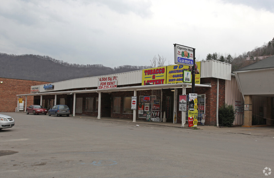 148-168 Appalachian Plz, South Williamson, KY for rent - Primary Photo - Image 1 of 4