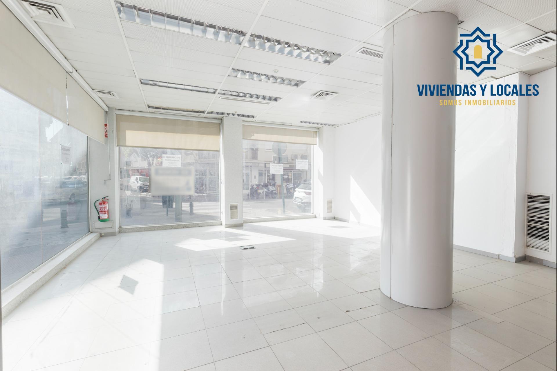 Retail in Granada for sale Interior Photo- Image 1 of 26
