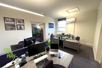 Old Crawley Rd, Horsham to rent Interior Photo- Image 2 of 5