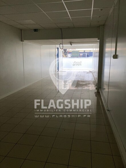 Retail in Sèvres to rent - Interior Photo - Image 2 of 8