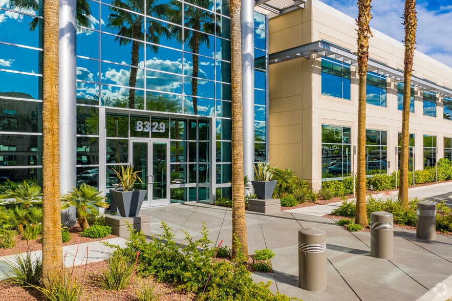 8329 W Sunset Rd, Las Vegas, NV to rent - Building Photo - Image 3 of 3