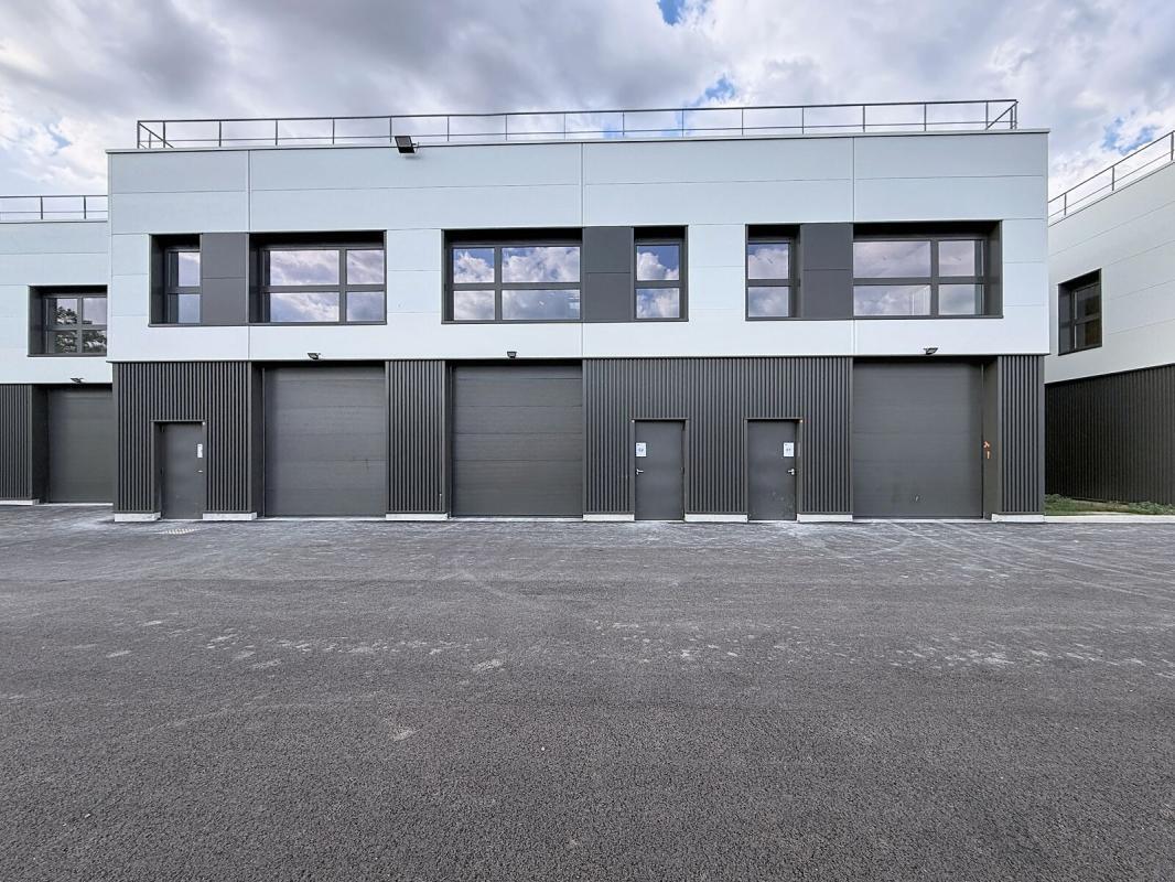 203 Avenue Franklin Roosevelt, Décines-Charpieu to rent Building Photo- Image 1 of 17