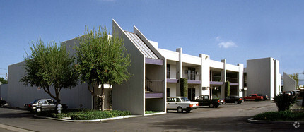 2100-2122 S Grand Ave, Santa Ana, CA for rent Building Photo- Image 1 of 9