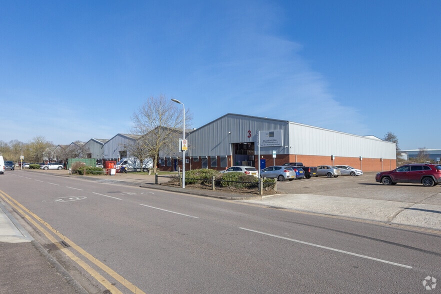 3-9 St Martins Way, Bedford for sale - Primary Photo - Image 1 of 1