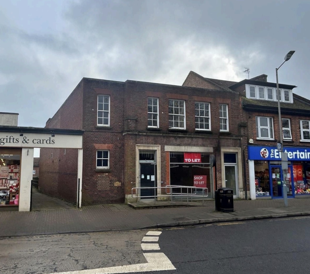 4 Sycamore Rd, Amersham to rent Building Photo- Image 1 of 2