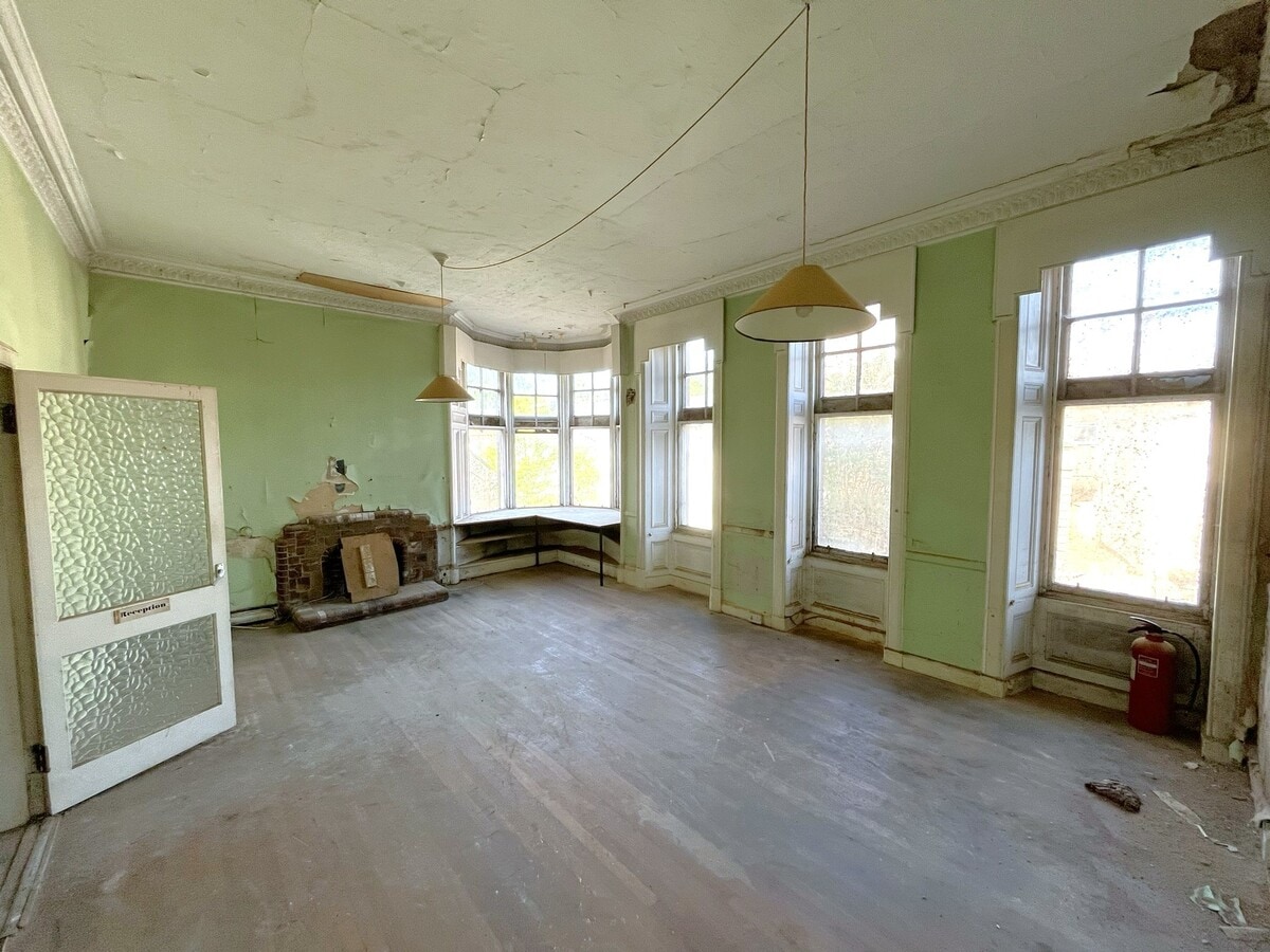 92-94 High St, Lockerbie, DGY DG11 2ES - Unit 94 - - Interior Photo - Image 1 of 5