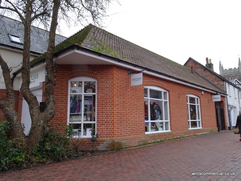 1 Crown Mead Mews, Wimborne for sale - Primary Photo - Image 1 of 1