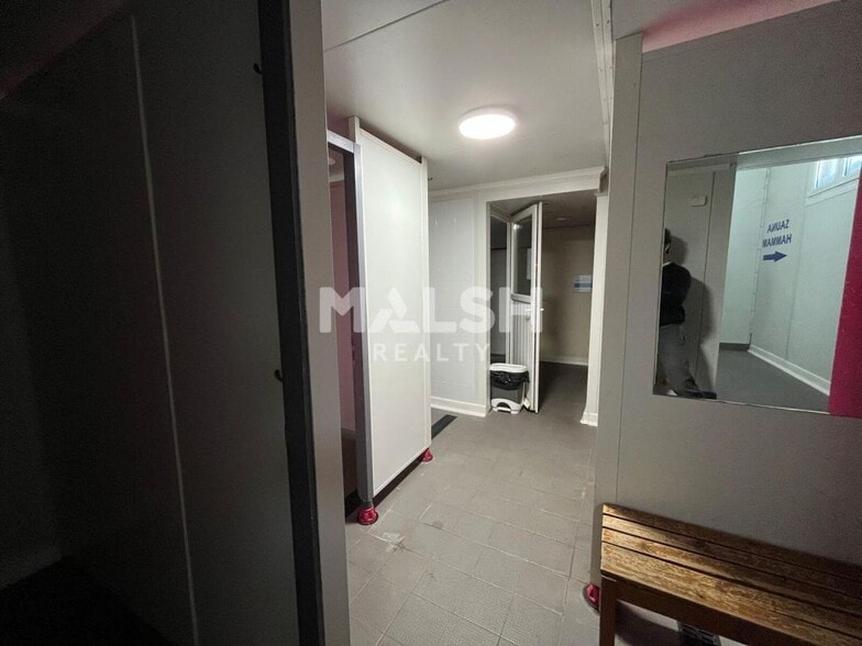 Retail in OULLINS-PIERRE-BÉNITE for sale - Building Photo - Image 3 of 11